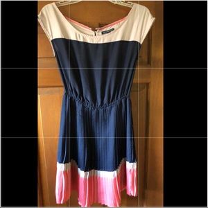 COLOR BLOCK PLEATED DRESS